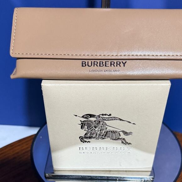 Burberry Checkered Beige and Black Belt and eyeglass case bundle - Picture 16 of 16